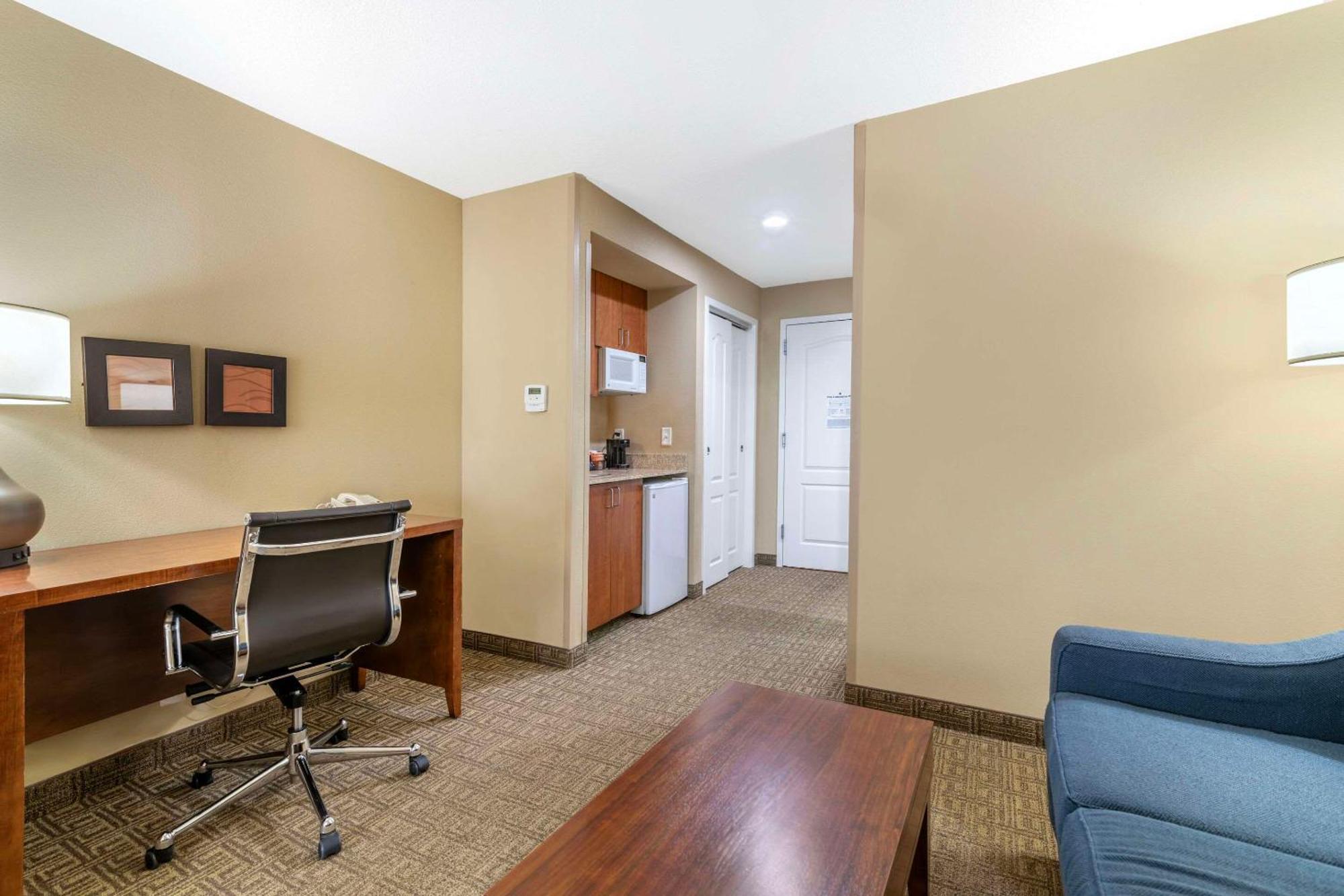 Comfort Inn & Suites Dover-Portsmouth Ngoại thất bức ảnh